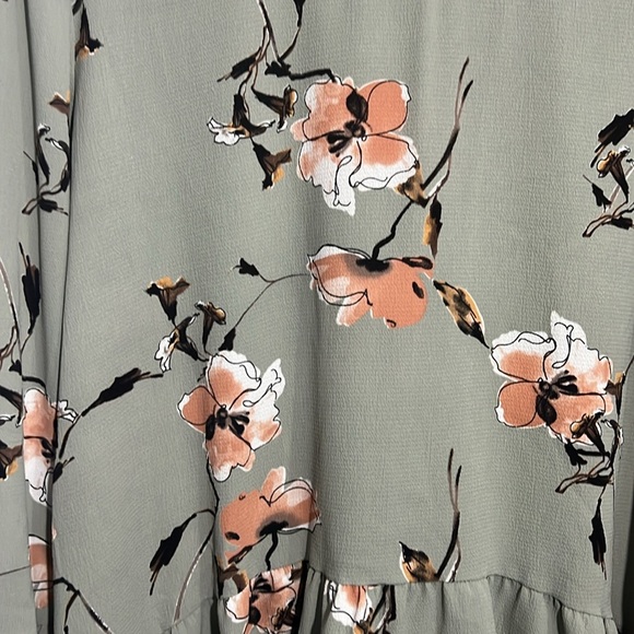 Gibson Women’s Gray Floral Scoop-Neck Bell-Sleeve  Top -  Size Large - Picture 2 of 7